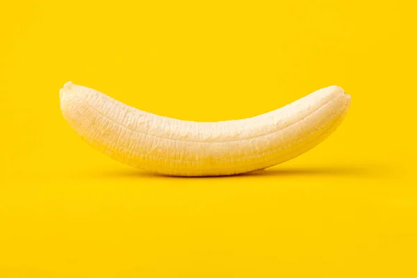 Geschälte Banane — Stockfoto