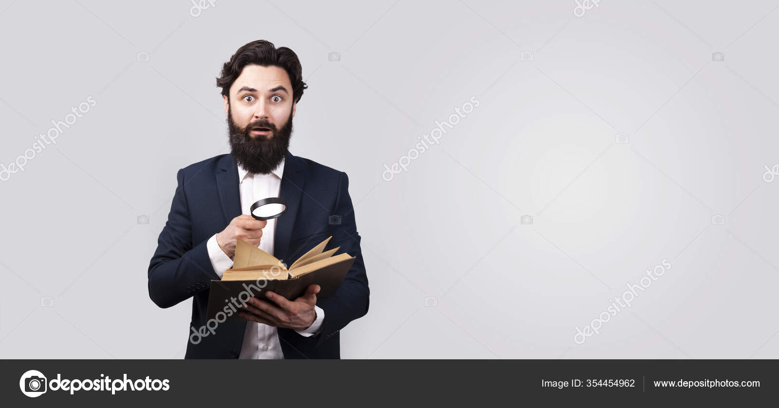 Download Chocado Barbudo Homem Leitura Livro Com Lupa Macho Sobre Fundo — Stock Photo © AlesMunt #354454962