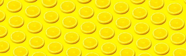 黄底柠檬片 全景图案 — 图库照片