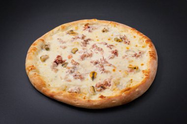 taze güzel İtalyan deniz ürünleri pizza ile midye