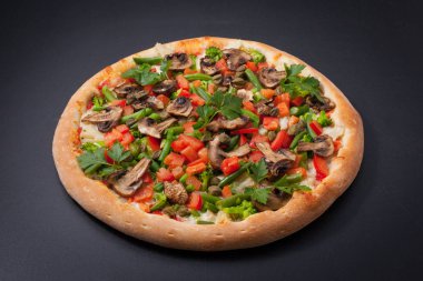 Mantar, fasulye, domates, yeşillik, bir c vejetaryen pizza