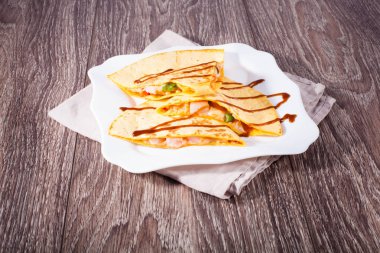 Quesadilla pastırma ve sos ile