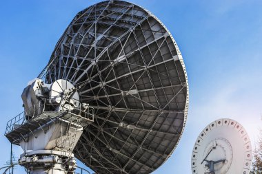 Uydu çanakları iletim sinyal
