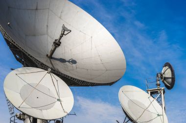 Uydu çanakları iletim sinyal