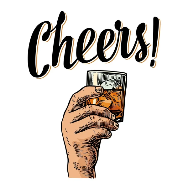 Bir bardak viski ve buz küpleri ile tutan erkek el. Vintage vektör resmi etiketi, poster, bir partisine davet için oyma — Stok Vektör