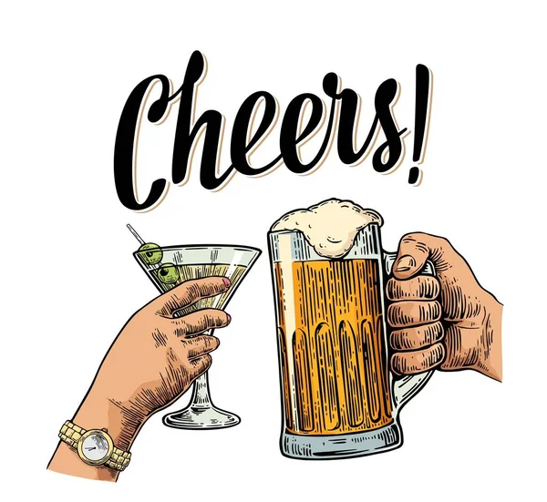Hände halten und klirren zwei Gläser mit Bier und Cocktail. — Stockvektor