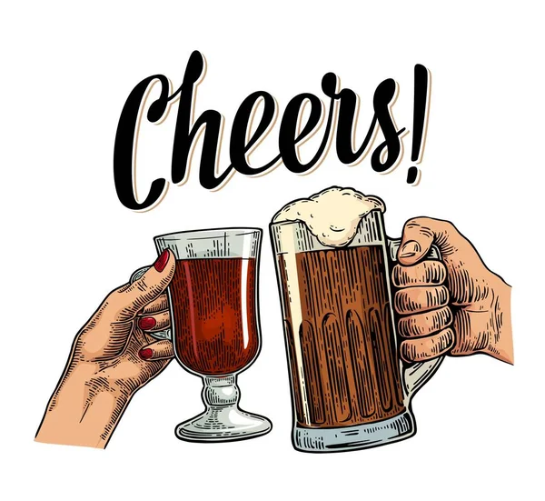 Mãos femininas e masculinas segurando e clinking com dois copos de cerveja e vinho ruminado . —  Vetores de Stock