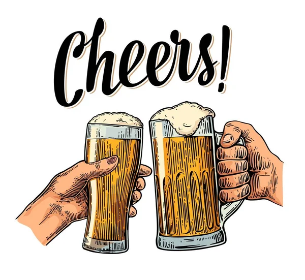 Mani femminili e maschili in possesso e clinking con due bicchieri di birra — Vettoriale Stock
