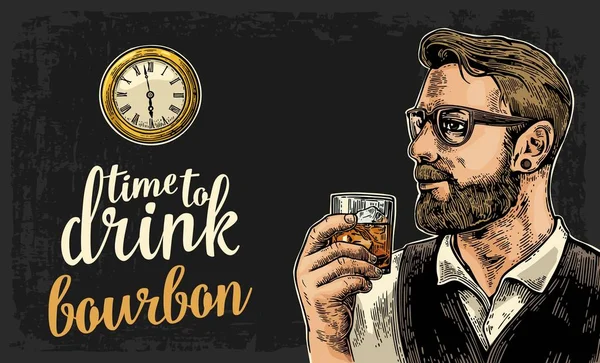 Hipster segurando um copo de bourbon e relógio de bolso antigo . — Vetor de Stock