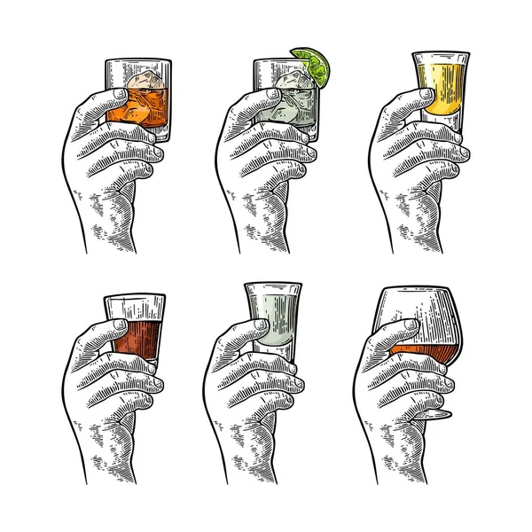 Verre à main avec tequila, vodka, rhum, cognac, whisky, gin . — Image vectorielle