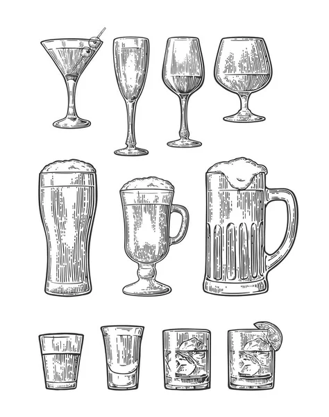 Set cerveza de cristal, whisky, vino, ginebra, ron, tequila, champán, cóctel — Archivo Imágenes Vectoriales