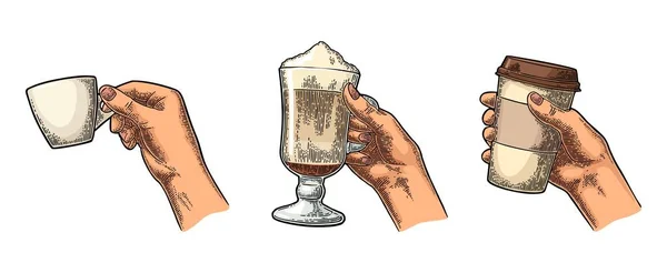 Mãos segurando uma xícara de suporte de café e um copo de latte — Vetor de Stock