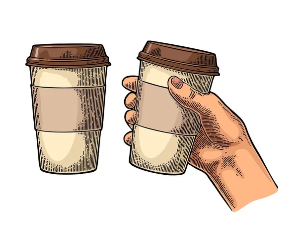 판지로 만든 보관함과 뚜껑이 있는 일회용 커피 한 잔을 들고 손을 잡는다. — 스톡 벡터
