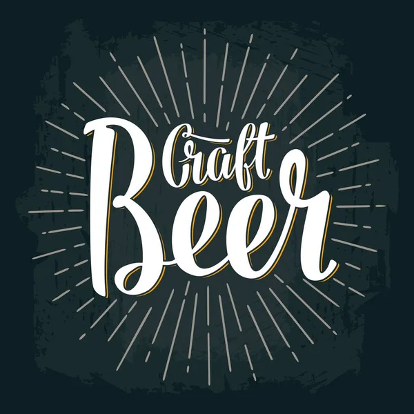 Craft Beer belettering met stralen. Vectorillustratie vintage gravure — Stockvector