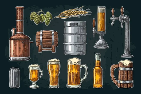 Juego de cervezas con grifo, clase, lata, botella y tanques de fábrica de cerveza . — Vector de stock