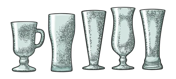 Lege glazen bier en cocktail. Vector gravure zwart vintage — Stockvector