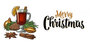 Mulled şarap cam ve malzemeler ile. Neşeli Noel kaligrafi yazı.