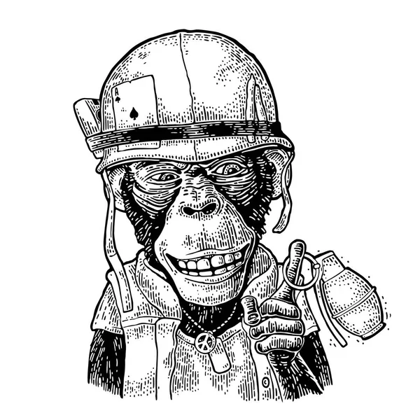 Monyet dengan helm tentara memegang granat. Ukiran hitam klasik - Stok Vektor