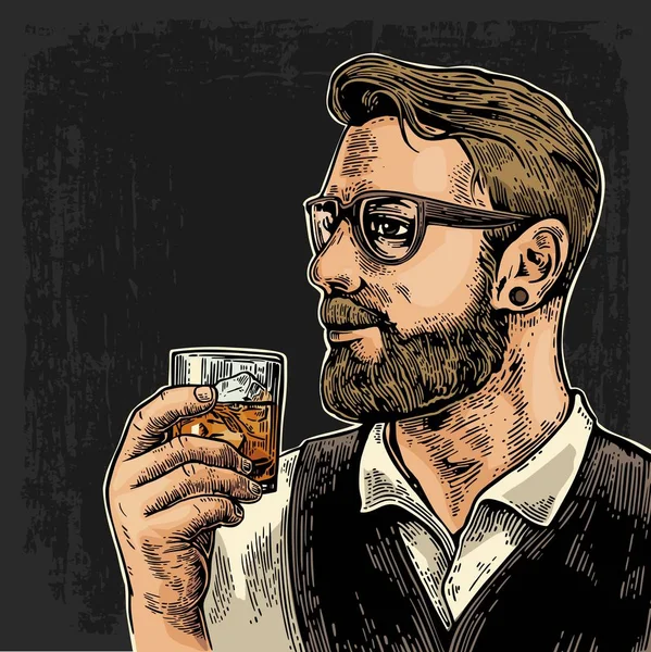 Hipster sosteniendo un vaso de whisky — Vector de stock
