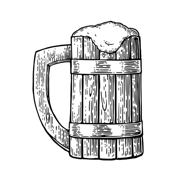 Drewniany kubek z piwem i pianki. Grawerowanie vintage wektor — Wektor stockowy