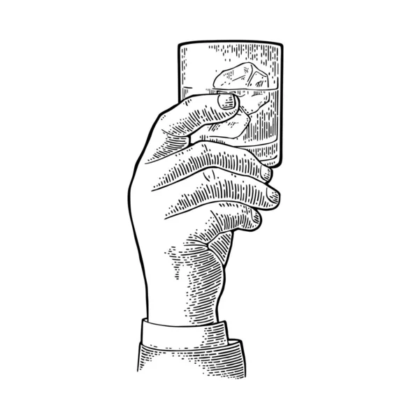 Main masculine tenant du whisky en verre. Gravure vectorielle vintage — Image vectorielle