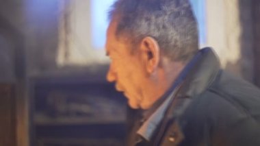 Atölyesinde çalışan Blacksmith.adult adam