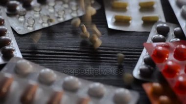 ve bizim kamera doğru uçan hapları