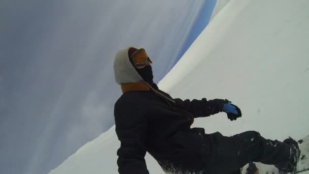 Snowboard en freeride, selfie stick view — Vídeo de stock