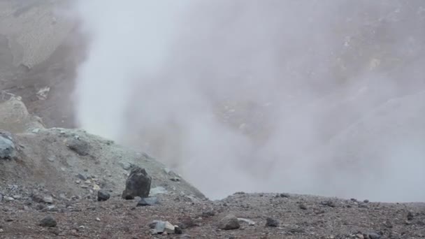 The crater of an active Volcano, smoke vapor. Kamchatka — Stock Video