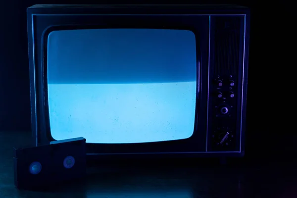 Statický šum na vinobraní TV set v černém pozadí — Stock fotografie