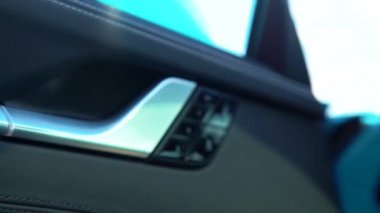 Dahili spor araba kapısı, depo görüntüleriyle ilgilen.