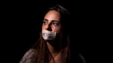 Ben de kadınların ağızlarına etiket yapıştırıyorum, aile içi şiddet mağdurlarına destek oluyorum. Aile içi şiddet ve sosyal sorunlar kavramı