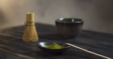 Organik Yeşil Kibrit Çayı töreni. Kibrit tozu. Matcha ile yemek pişirme, tarif