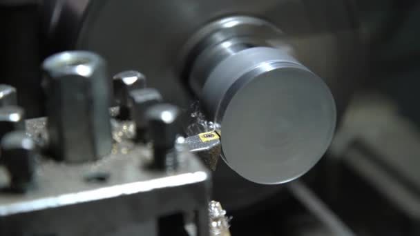 Metal işleten CNC değirmen makinesi. Metal modern işleme teknolojisi kesiliyor. — Stok video