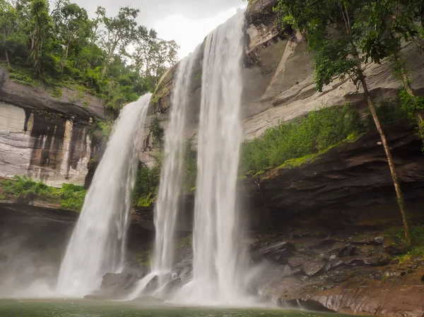 Una cascada Huayloung — Foto de Stock