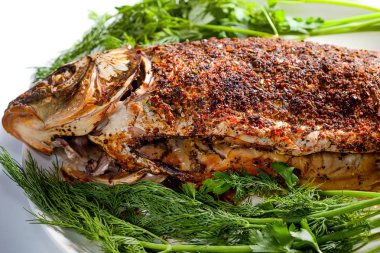 Baharat ile pişmiş sazan