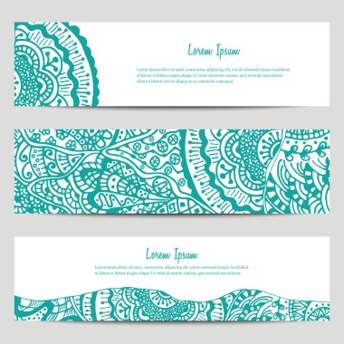 Üç yatay afiş kümesi. Metin için yer ile oryantal desen.