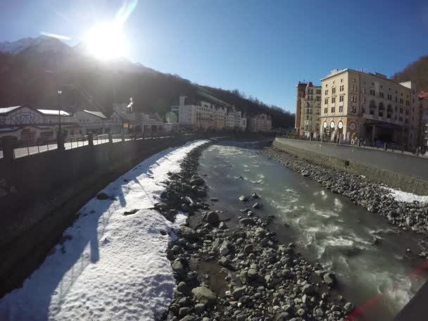 Brücke Über Den Fluss Rosa Khutor — Stockvideo