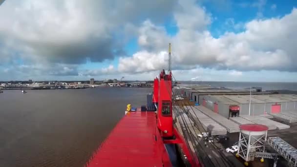 Vertrek van het schip uit de haven van Delfzijl februari 2016 — Stockvideo