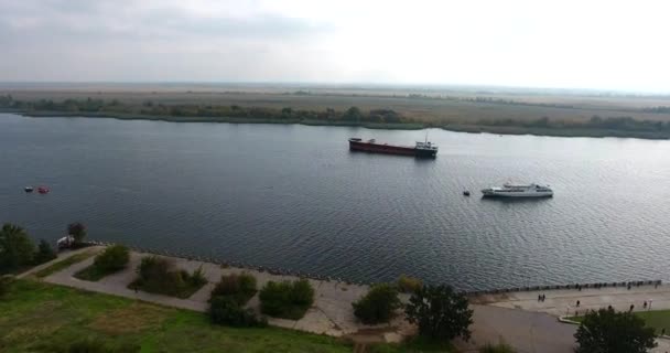 Bateaux fluviaux dévouement marin — Video