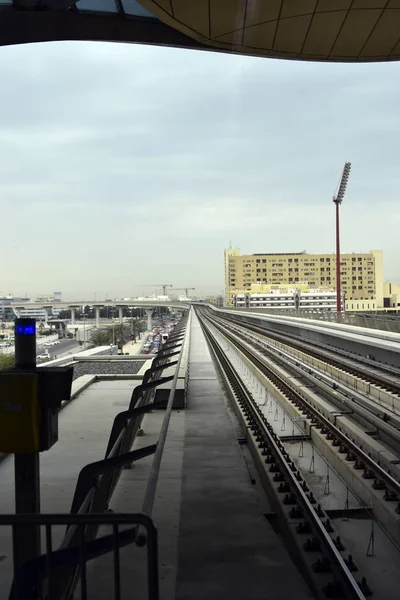 Dubaï, Émirats arabes unis - 11 février 2017, Le métro de Dubaï est un réseau de métro entièrement automatisé sans conducteur à Dubaï, Émirats arabes unis — Photo