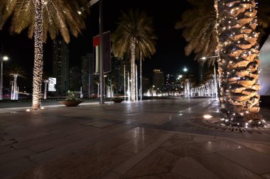 Dubai, Birleşik Arap Emirlikleri - 15 Ocak 2017: Şeyh Muhammed Bin Rashid Boulevard Dubai Alışveriş Merkezi ve Uluslararası Dubai Kongre ve Sergi Sarayı dünyanın en uzun insan yapımı binada yakınındaki