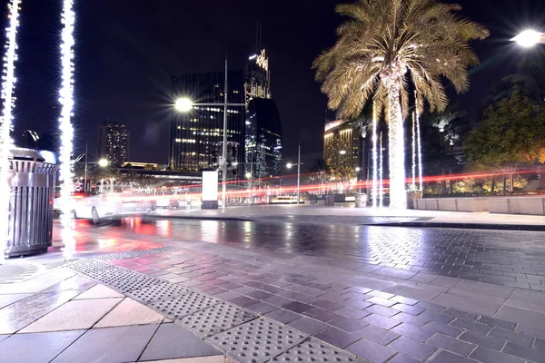 Dubai, United Arab Emirates - January 15, 2017: Sheikh Mohammed Bin Rashid Boulevard near Dubai Mall and Burj Khalifa the tallest man made Building in the world — Stock Photo, Image