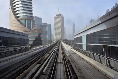 Sürücüsüz, tam otomatik metro demiryolu ağı Dubai, Suudi Arabistan, Dubai, Birleşik Arap Emirlikleri - 19 Şubat 2017 Dubai Metro olduğunu