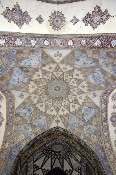 Fin, Kashan, Esfahan, Irã, 23 de março de 2017, é um jardim histórico persa. Contém o Fin Bath de Kashan, onde Amir Kabir, o chanceler Qajarida, foi assassinado por um assassino enviado pelo rei Nasereddin Shah em 1852. — Fotografia de Stock