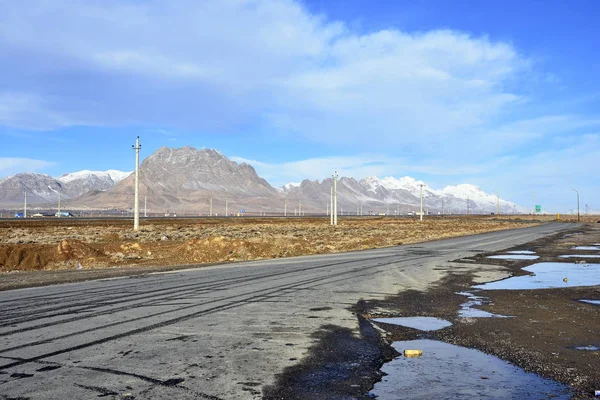 Shahin Shahr a Fereydoun Shahr, Esfahan, durante il viaggio in primavera, entro 2 ore di auto l'ambiente cambierà completamente — Foto Stock