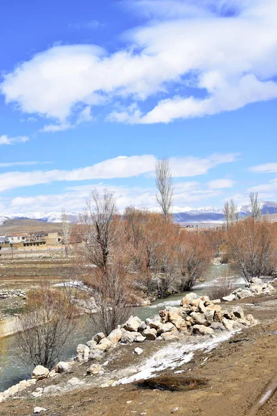 Shahin Shahr to Fereydoun Shahr, Esfahan, on the spring road trip, within 2 hour drive environment will totally change