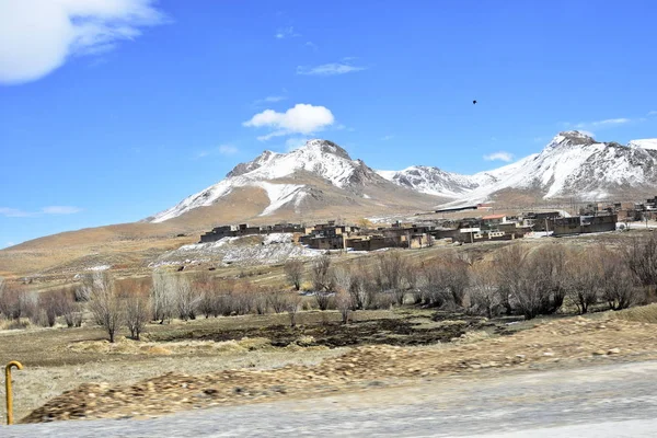 Shahin Shahr à Fereydoun Shahr, Ispahan, sur la route du printemps, à moins de 2 heures de route de l'environnement va totalement changer — Photo