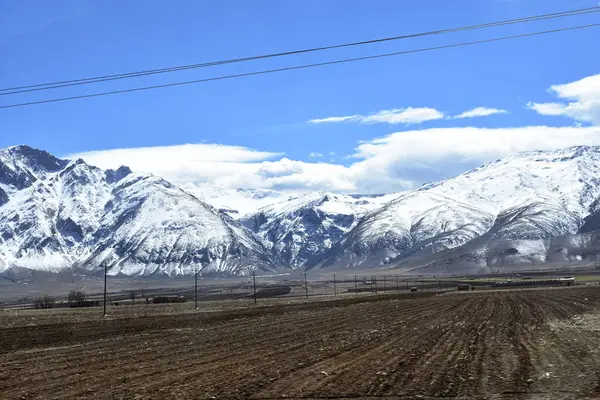 Shahin Shahr à Fereydoun Shahr, Ispahan, sur la route du printemps, à moins de 2 heures de route de l'environnement va totalement changer — Photo