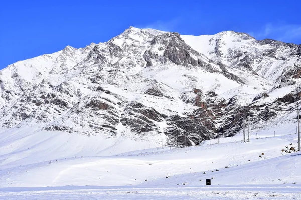 Barf Anbar, Fereydunshahr स्की रिज़ॉर्ट, Esfahan, ईरान वसंत समय में — स्टॉक फ़ोटो, इमेज